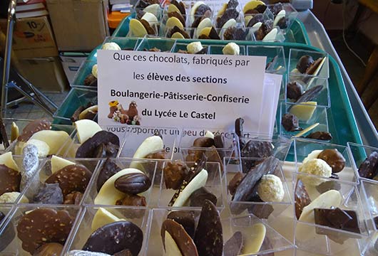 Les chocolats de Pâques offerts par les élèves du Lycée le Castel