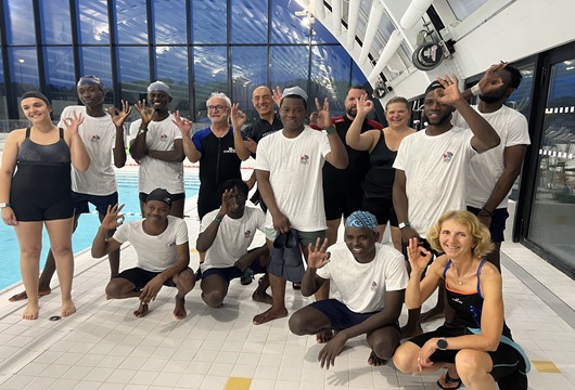 Photo de groupe avec le nouveau tee-shirt Photo de groupe avec le nouveau tee-shirt