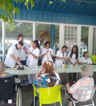 Un atelier d’aromathérapie avec l’IFSI Saint-Jacques Un atelier d’aromathérapie avec l’IFSI Saint-Jacques
