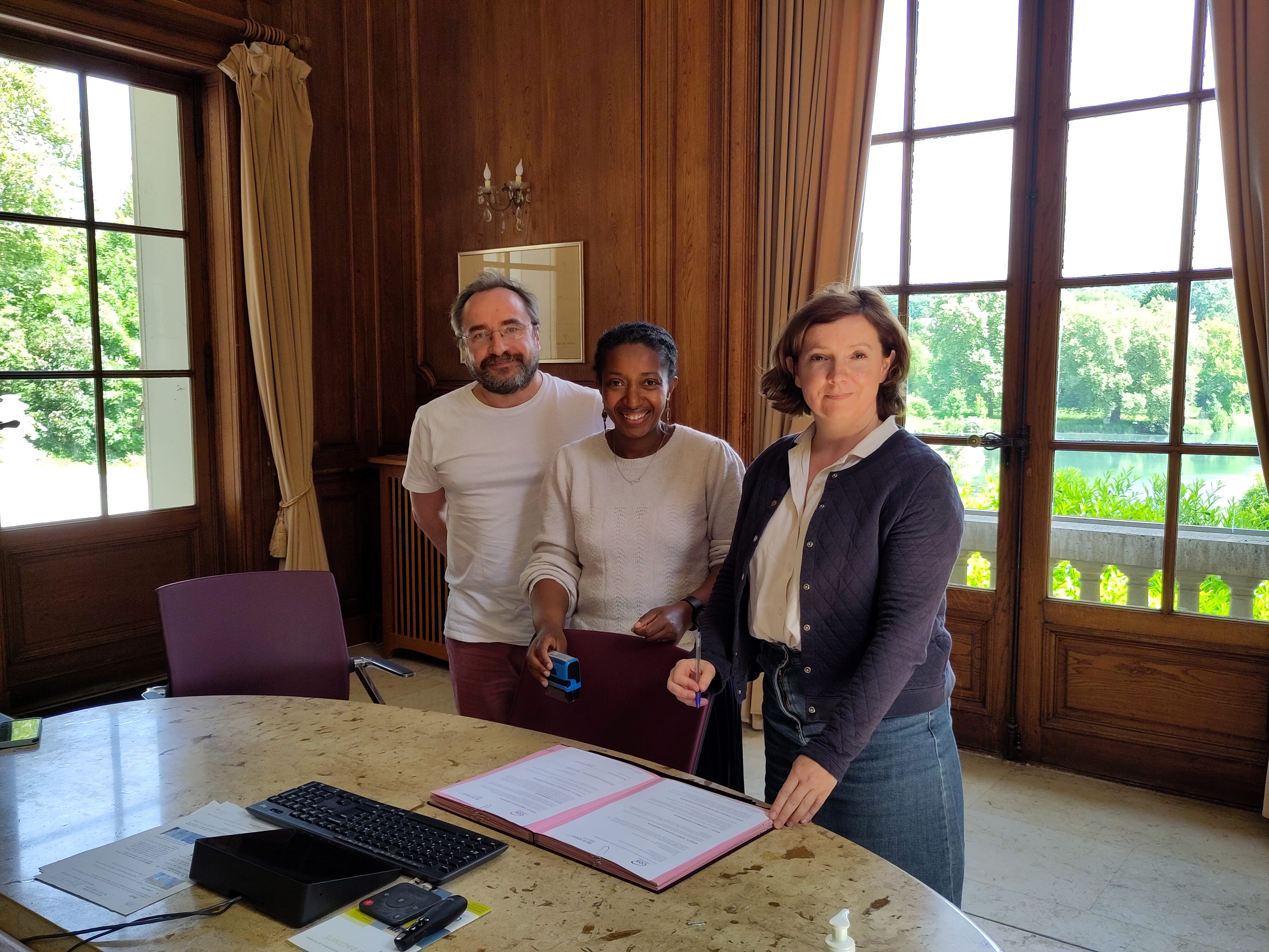 Le COS CRPF de Nanteau et les Maisons Hospitalières de Sénart signent une convention de partenariat Le COS CRPF de Nanteau et les Maisons Hospitalières de Sénart signent une convention de partenariat