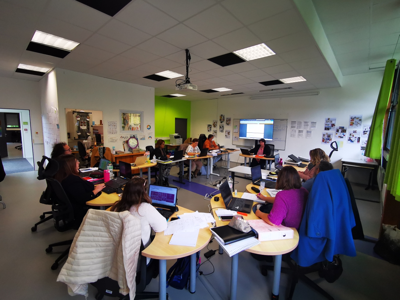 Les stagiaires CIP accueillent une Conseillère en Économie Sociale et Familiale de l’ESAT Les Ateliers Braytois Les stagiaires CIP accueillent une Conseillère en Économie Sociale et Familiale de l’ESAT Les Ateliers Braytois
