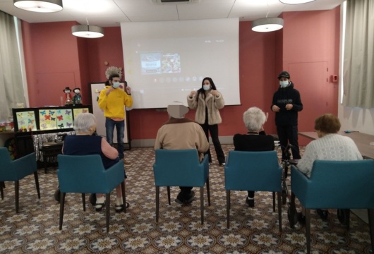 Jeux sur écran avec le service civique Silver Geek