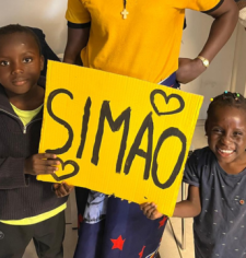 Nos réfugiés aux côtés de Simao Bento
